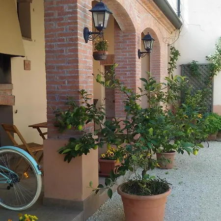 Casa Manuela Bed & Breakfast 3*