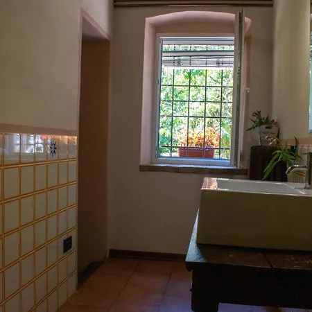 Casa Manuela 3* مانتوفا